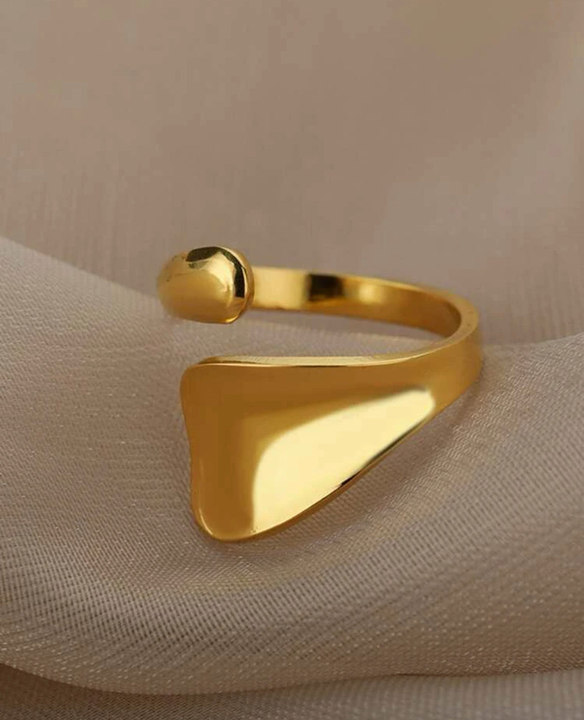 Timeless sculpture ring
