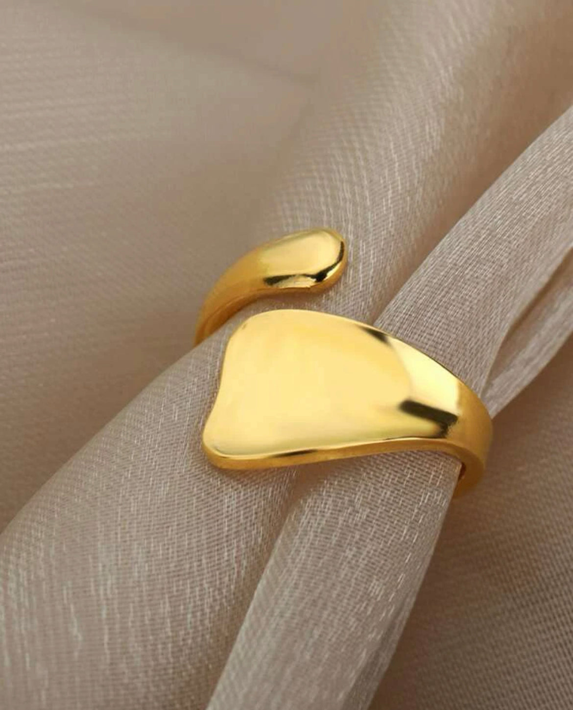 Timeless sculpture ring